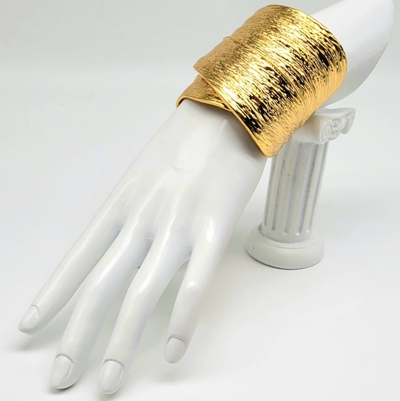 Yves Saint Laurent Paris HEAVY RARE Chunky Wide Gold Leaf Cuff Bracelet - Picture 4 of 11